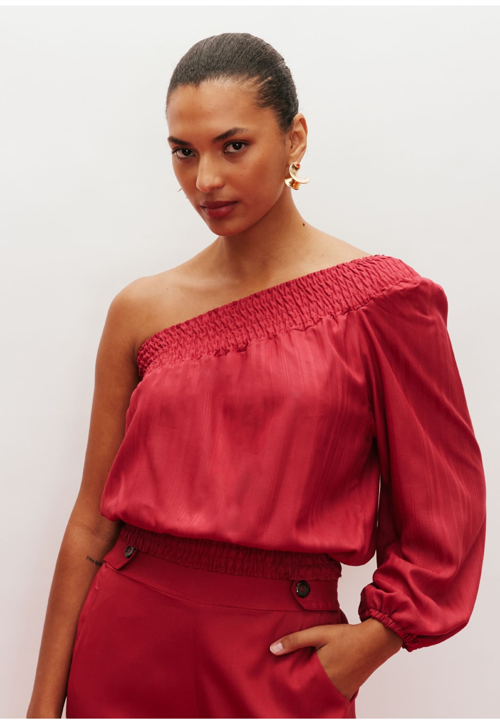 Cropped Ombro Só Manga Longa