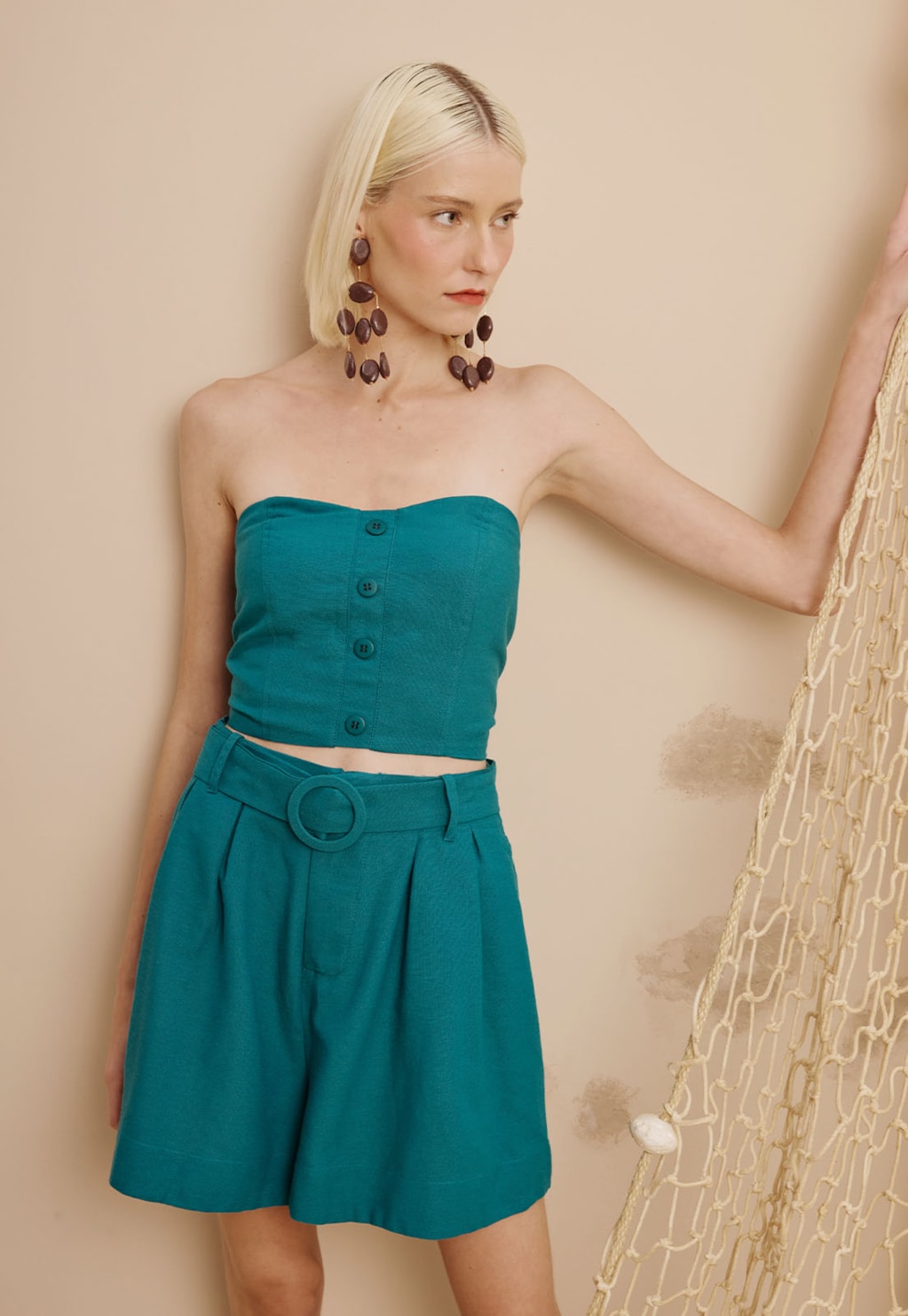 Cropped Sem Alças Amarração Costas