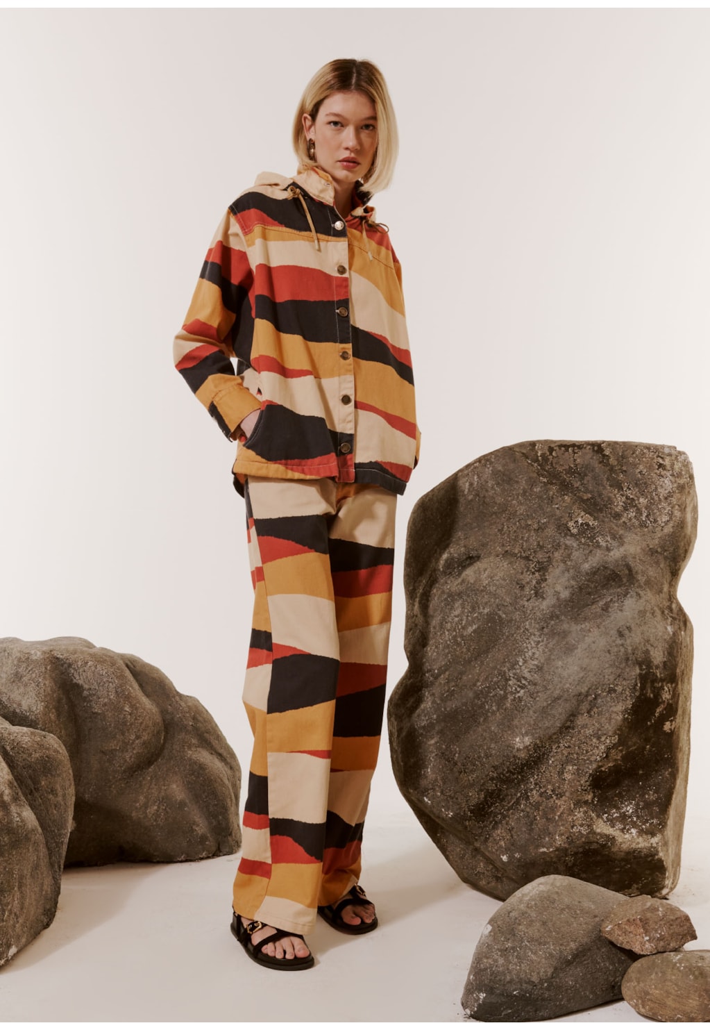 Jaqueta Alongada Sarja Estampada Relevo