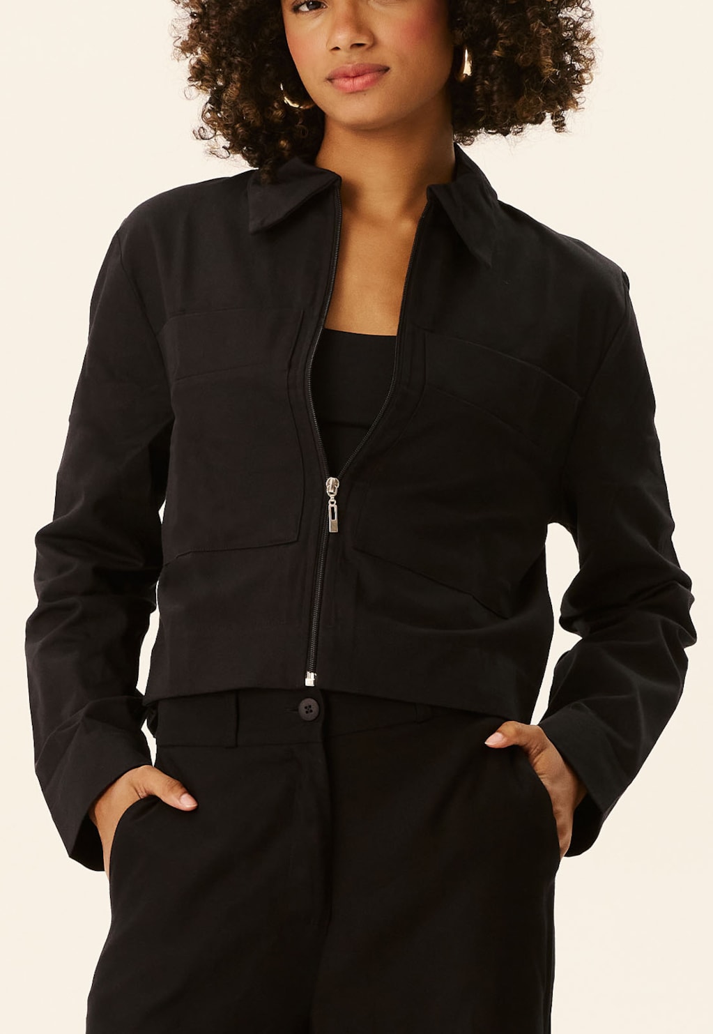 Jaqueta Cropped Bolso Frontal Chapado