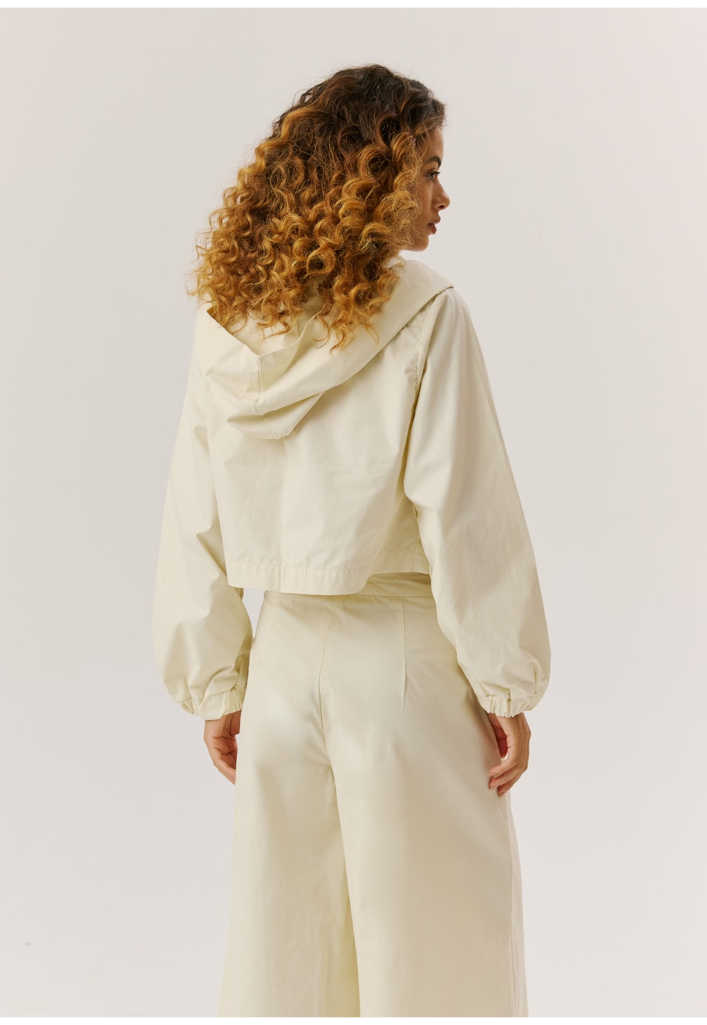 Jaqueta Cropped Detalhe Túnel