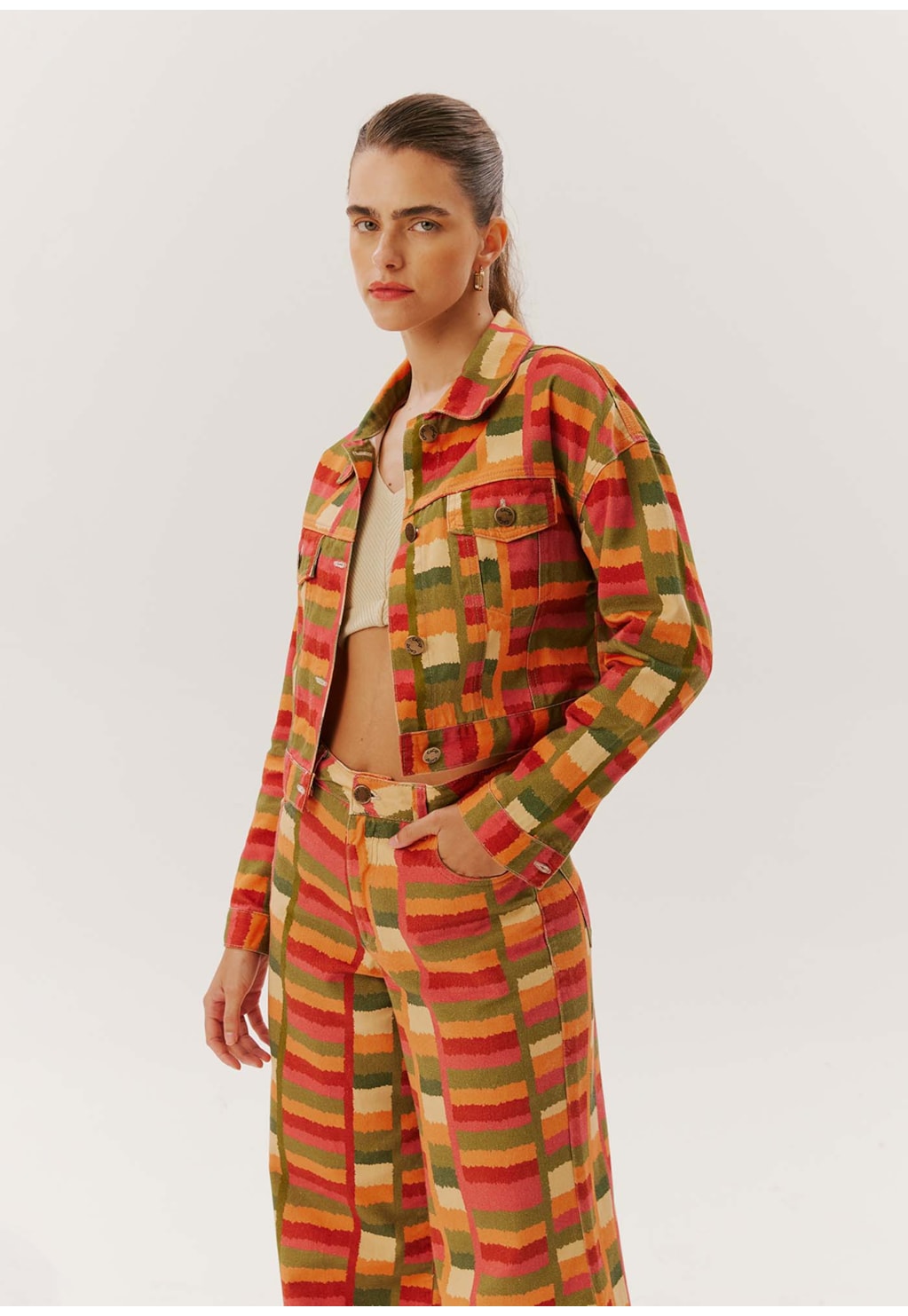 Jaqueta Cropped Sarja Estampada Ciranda