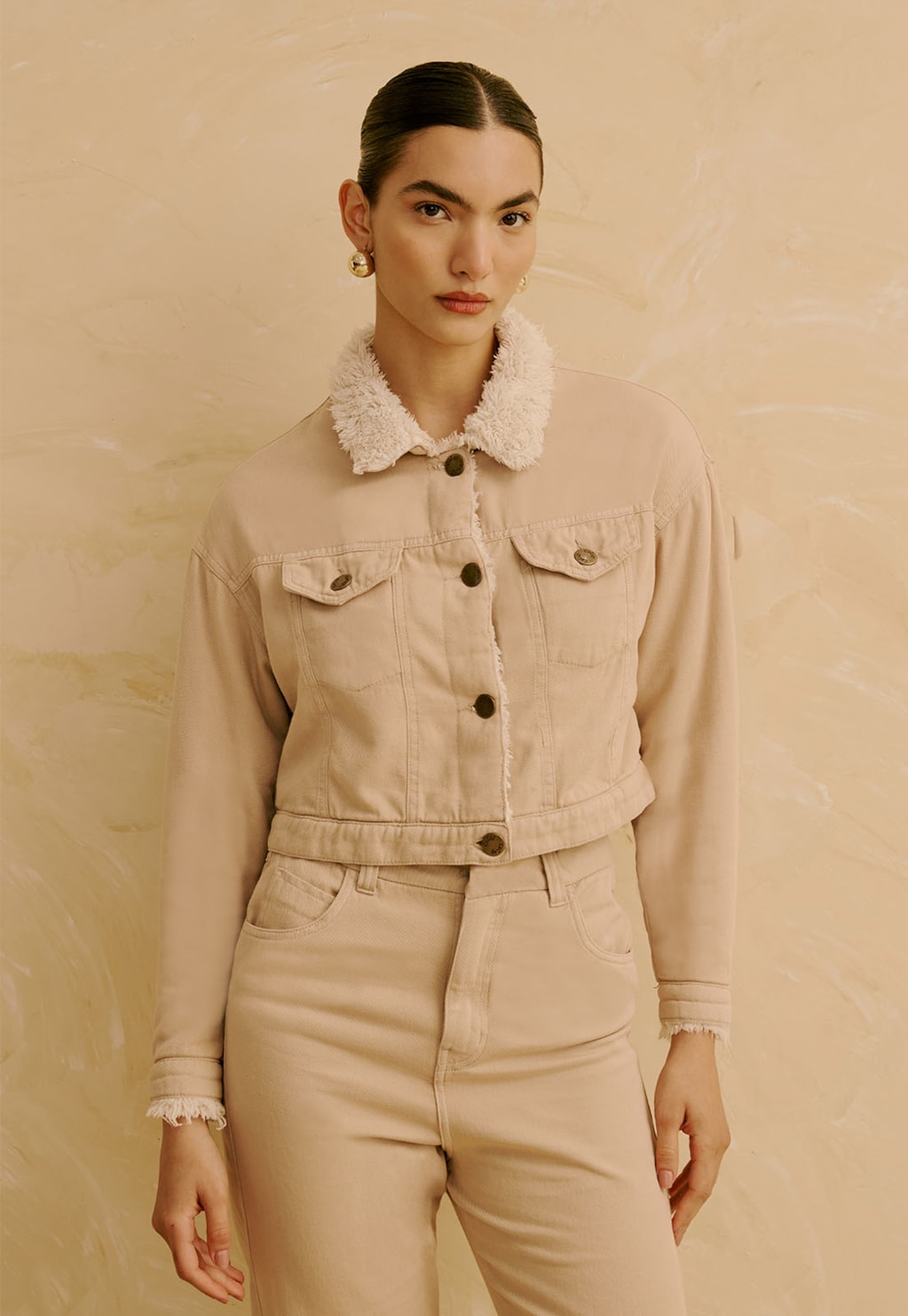 Jaqueta Cropped Sarja Sherpa