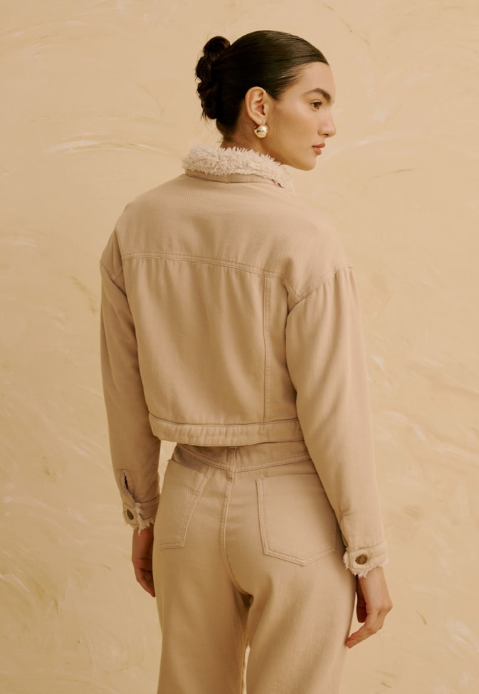 Jaqueta Cropped Sarja Sherpa
