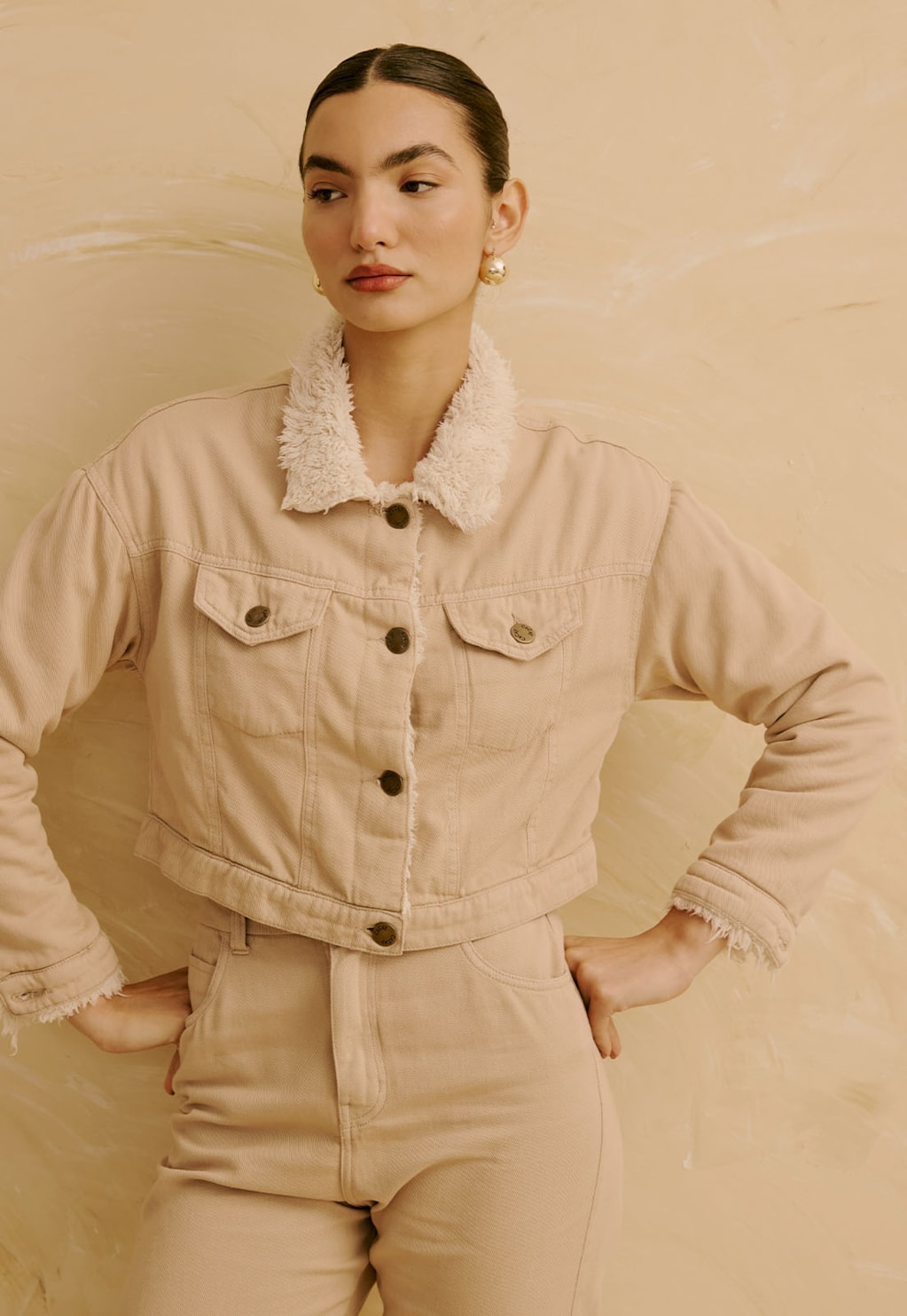 Jaqueta Cropped Sarja Sherpa