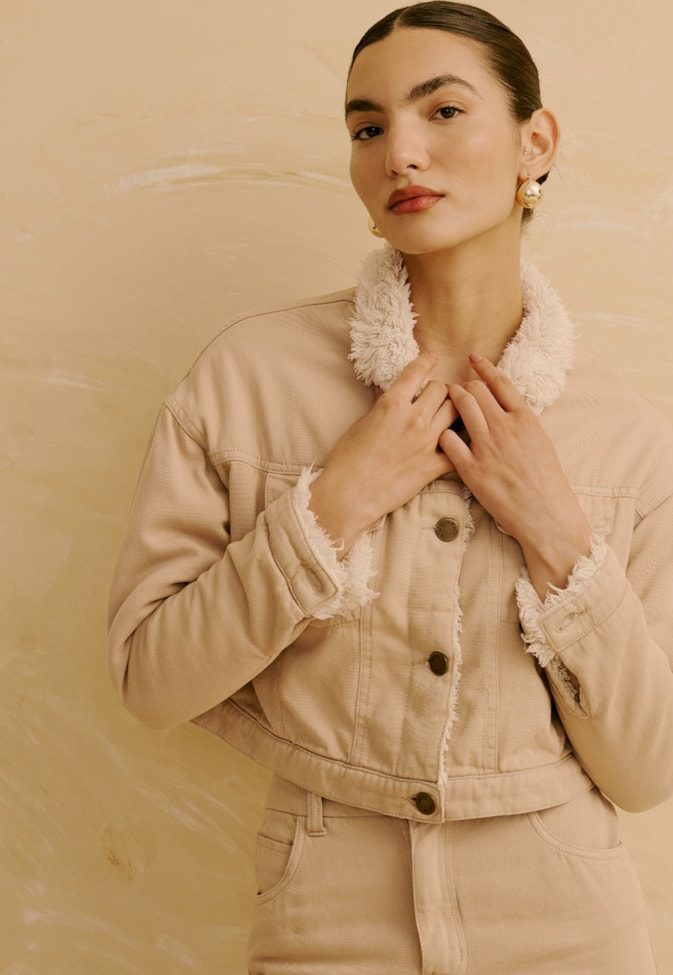 Jaqueta Cropped Sarja Sherpa