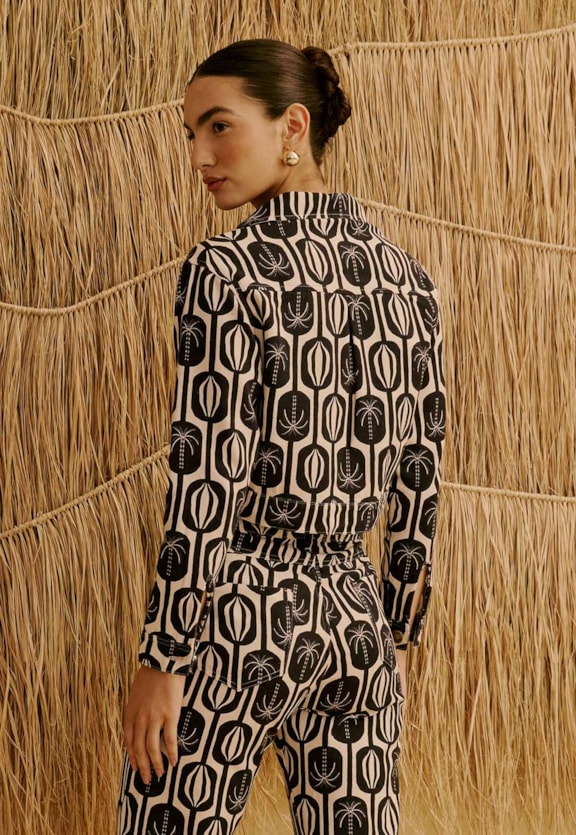 Jaqueta em Sarja Estampada Cacau Palmer Vista Traseira