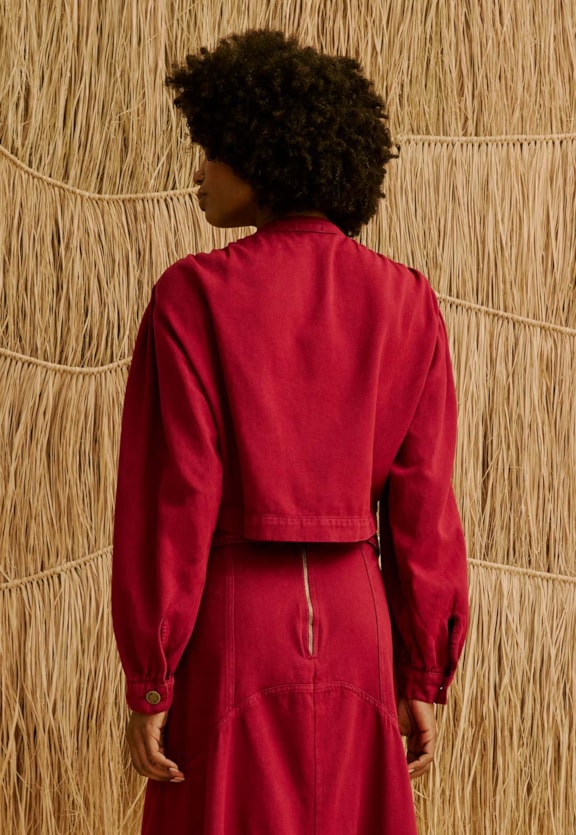 Jaqueta Lisa em Sarja Vista Traseira