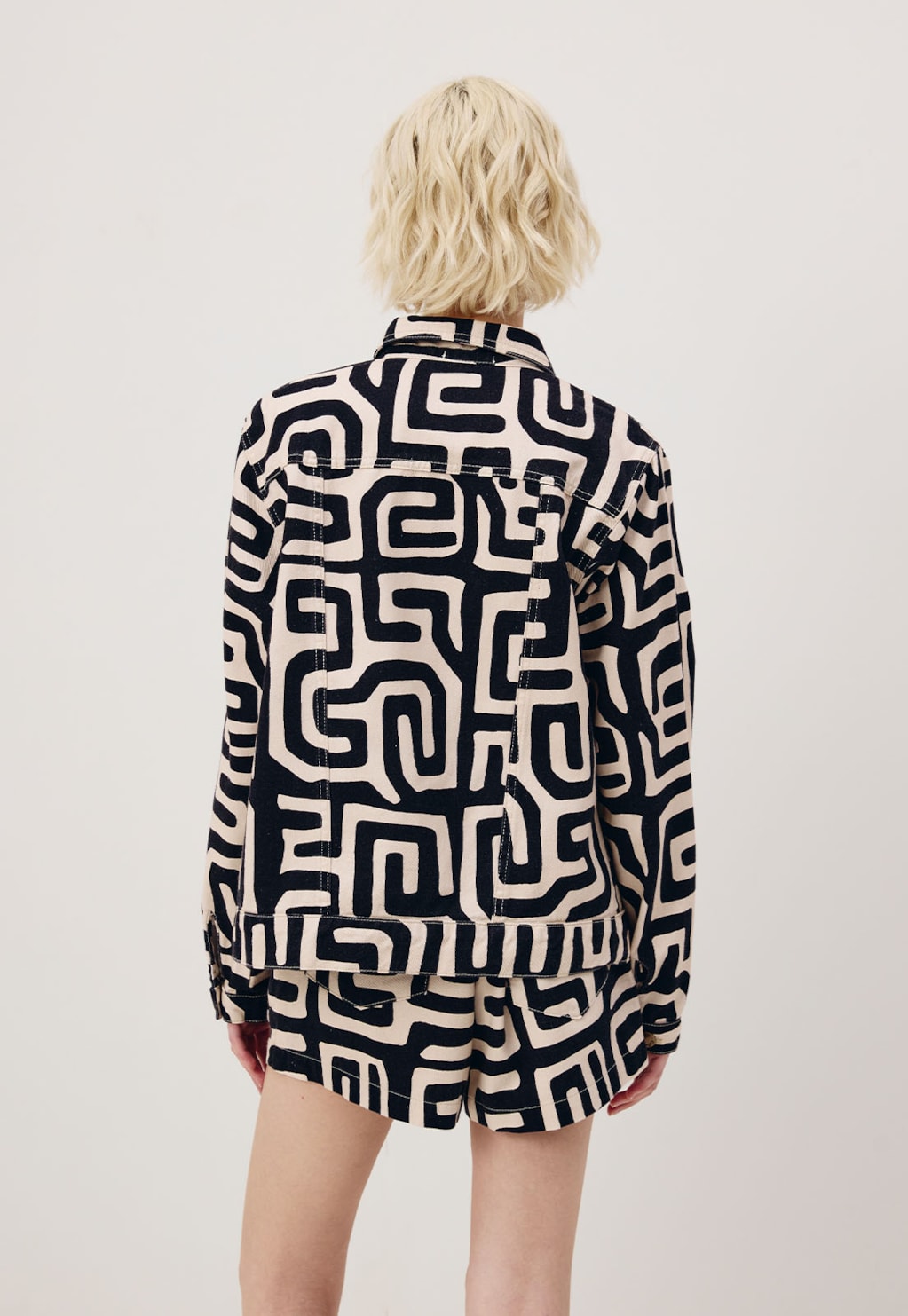 Jaqueta Sarja Estampada Yala Preto