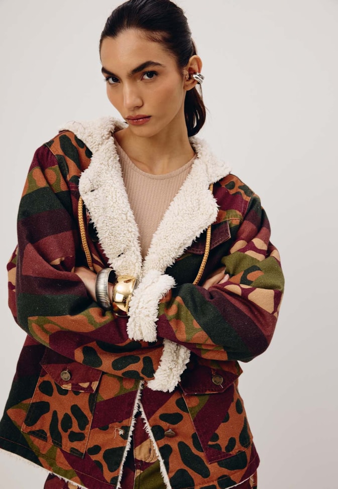 Jaqueta Sarja Sherpa Estampada Leon