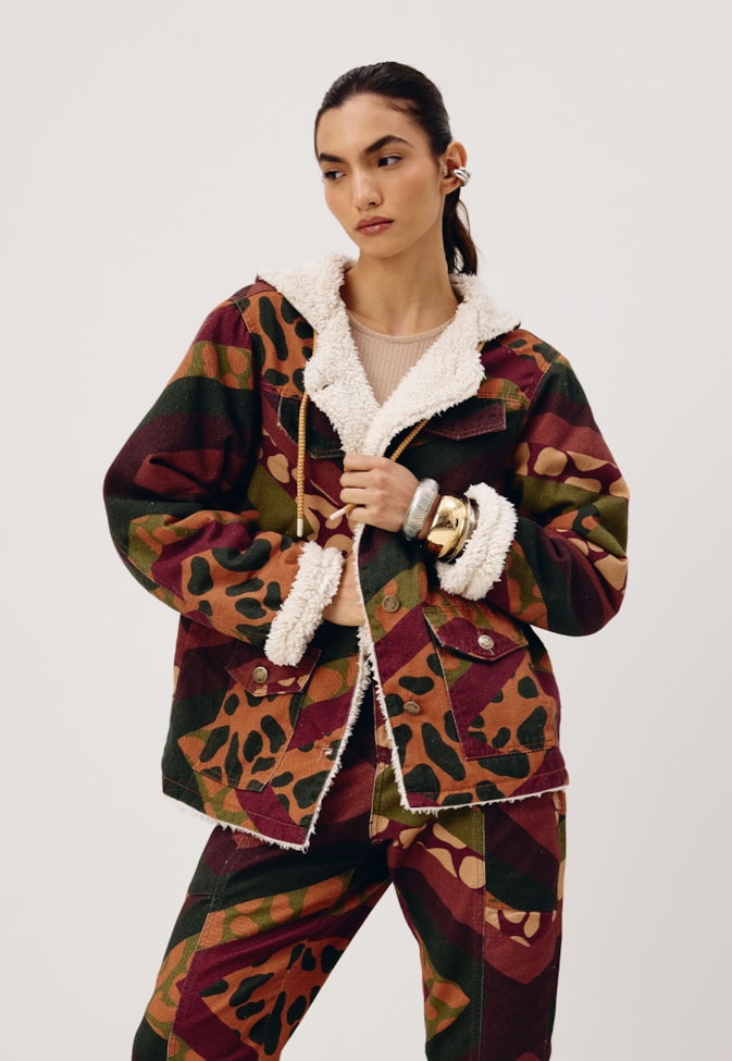 Jaqueta Sarja Sherpa Estampada Leon