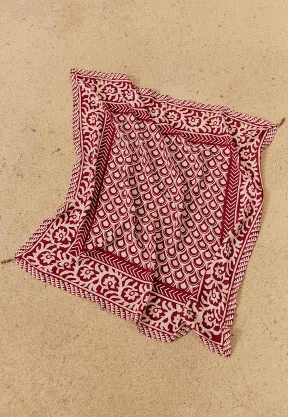 Lenço Estampado Florcita Vista Frontal