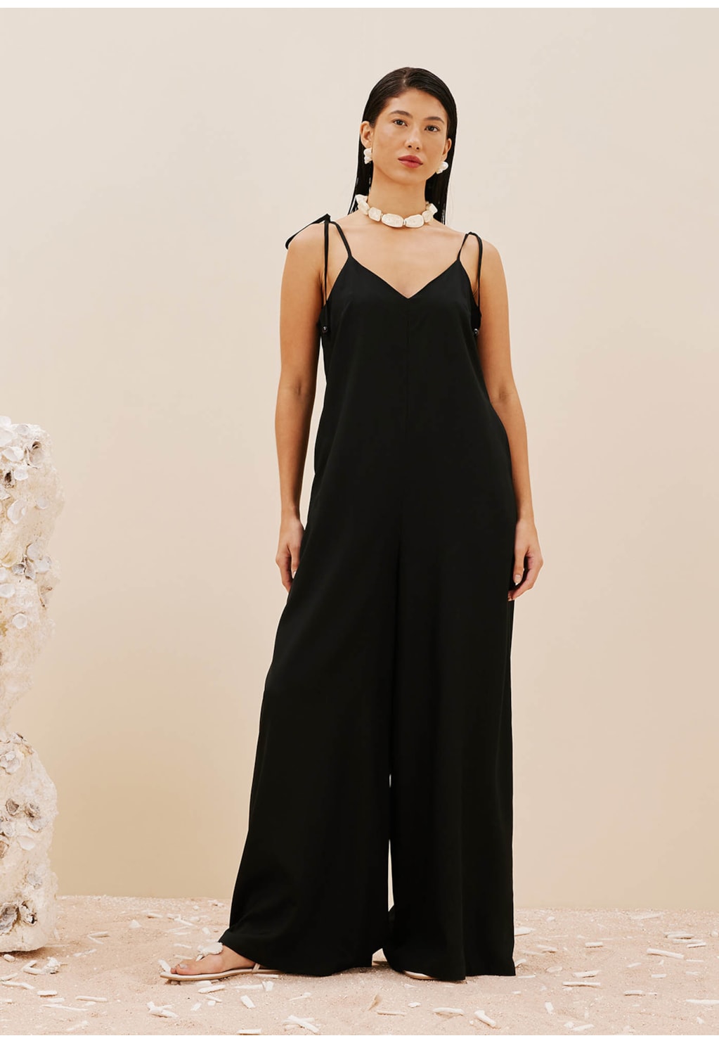 Macacão Amplo Alça Fina Lacinho