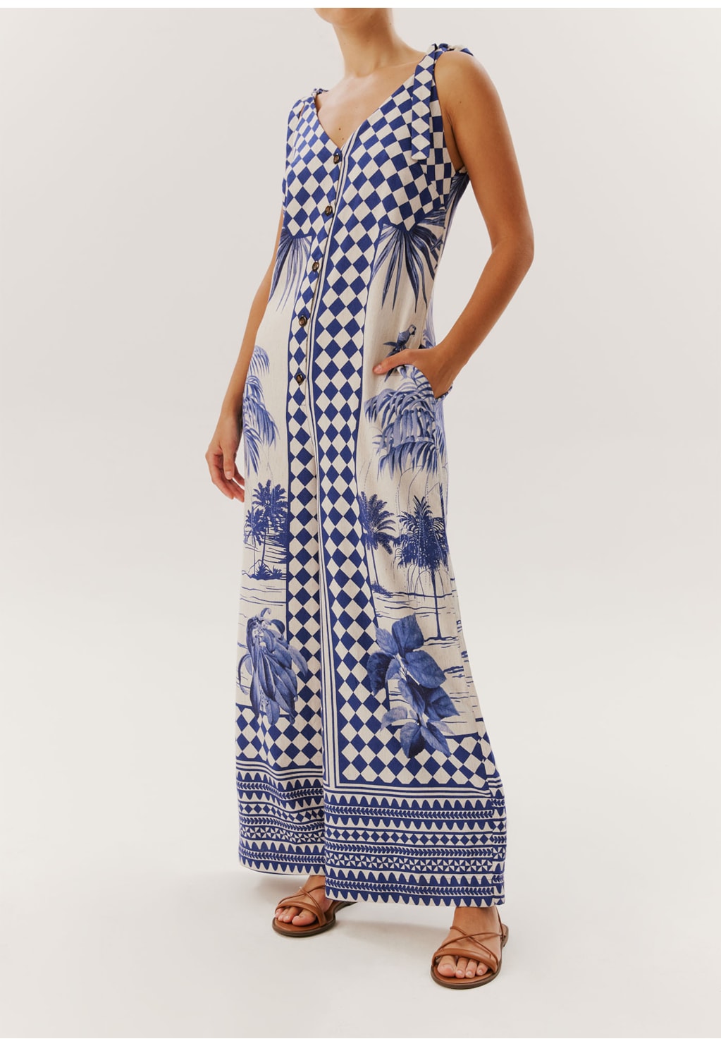 Macacão Amplo com Botões e Alça Laço Estampado Cartagena