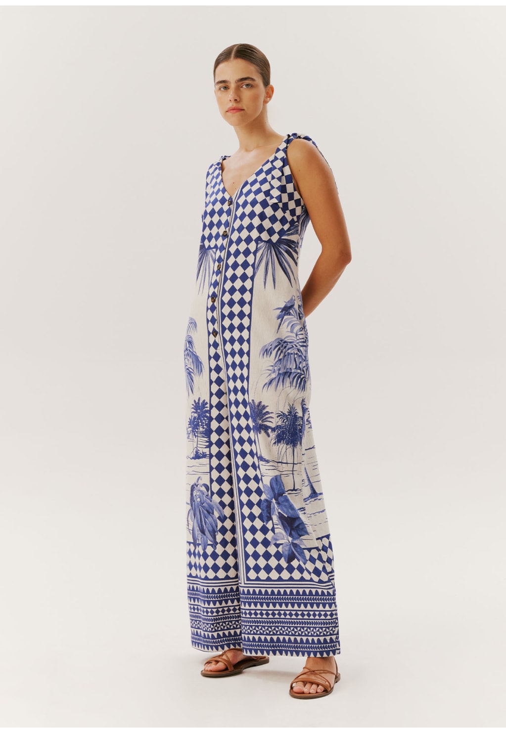 Macacão Amplo com Botões e Alça Laço Estampado Cartagena