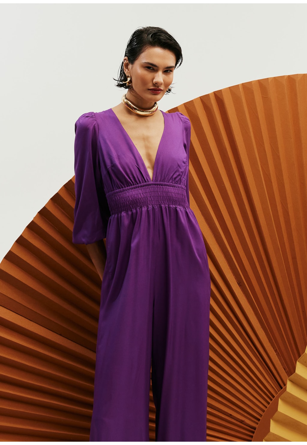 Macacão Amplo Decote Profundo