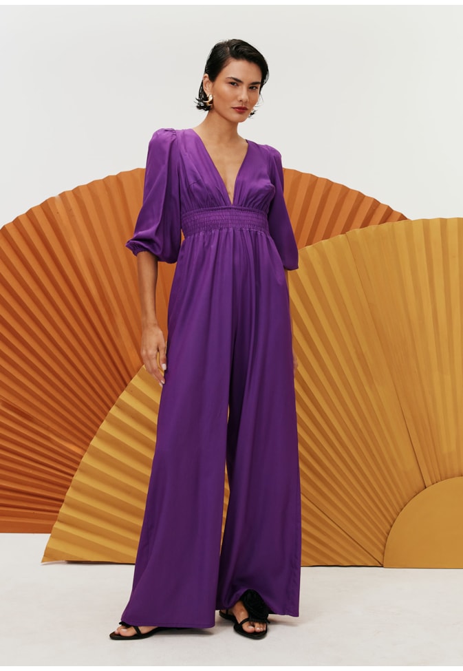 Macacão Amplo Decote Profundo