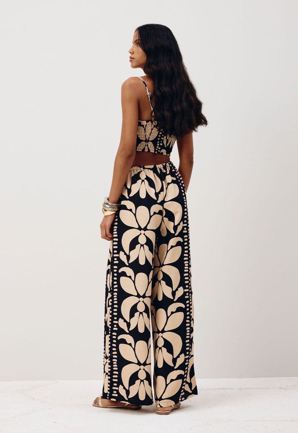 Macacão Amplo Ponteiras Alças Estampado Calle