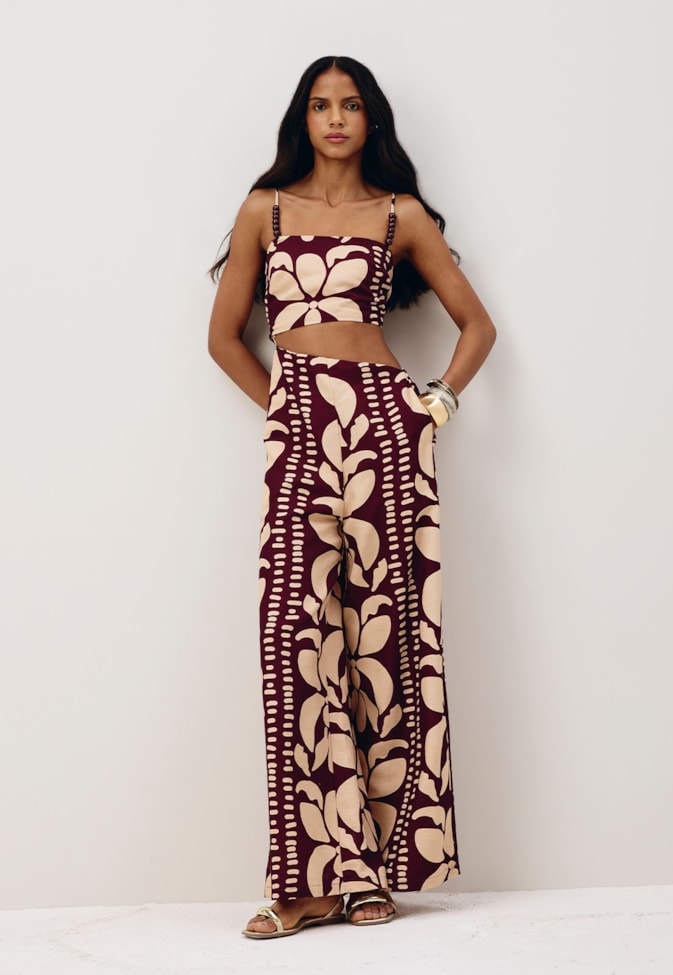 Macacão Amplo Ponteiras Alças Estampado Calle