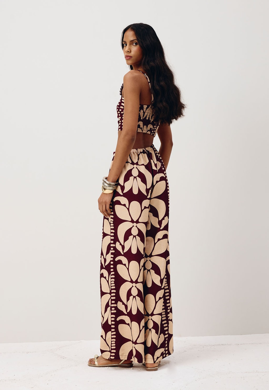 Macacão Amplo Ponteiras Alças Estampado Calle