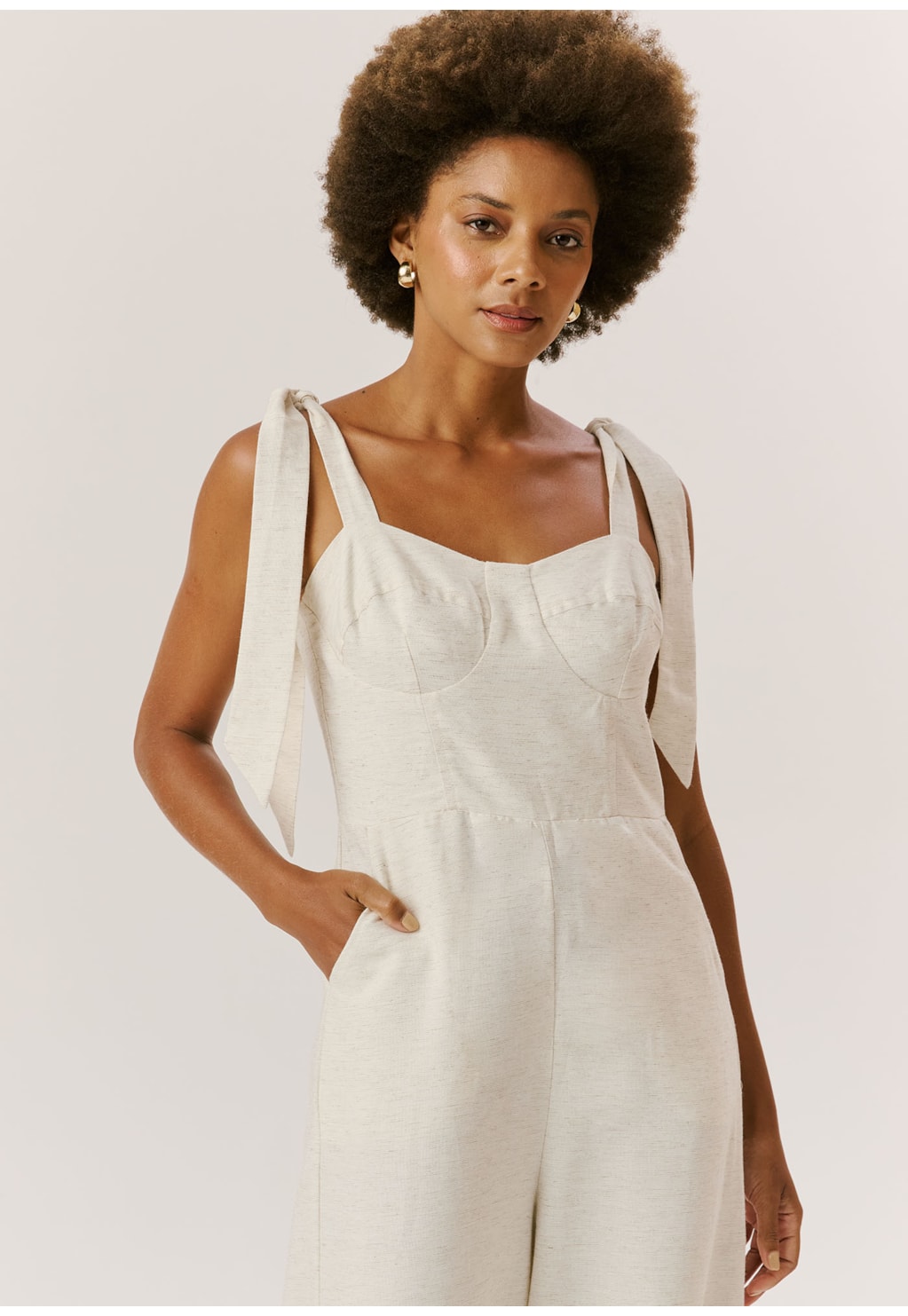 Macacão Amplo Recortes Busto