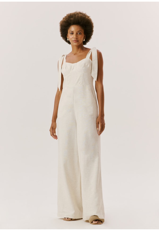 Macacão Amplo Recortes Busto