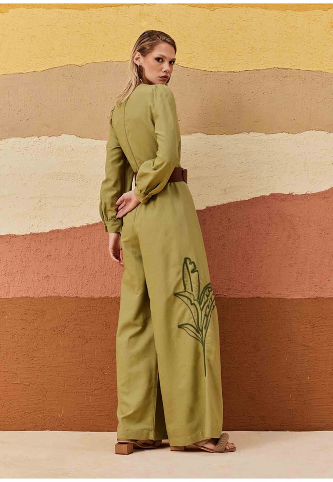 Macacão Bordado Palmeira Lateral