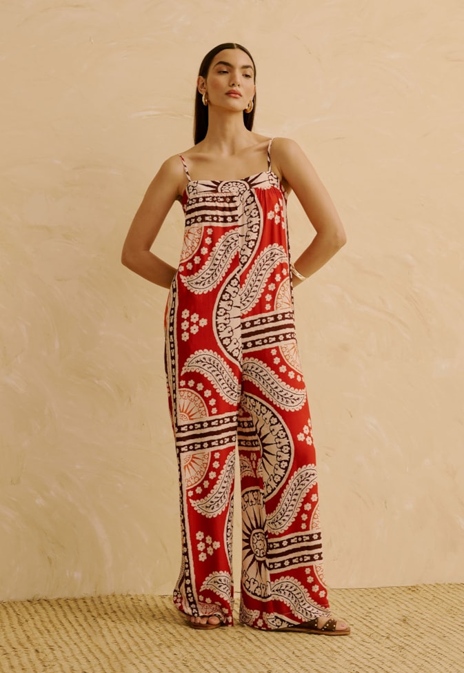 Macacão com Pala no Busto Estampado Incaica