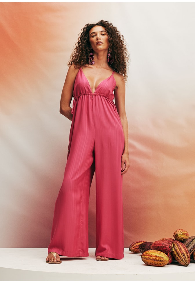 Macacão com Recorte nas Costas Liso