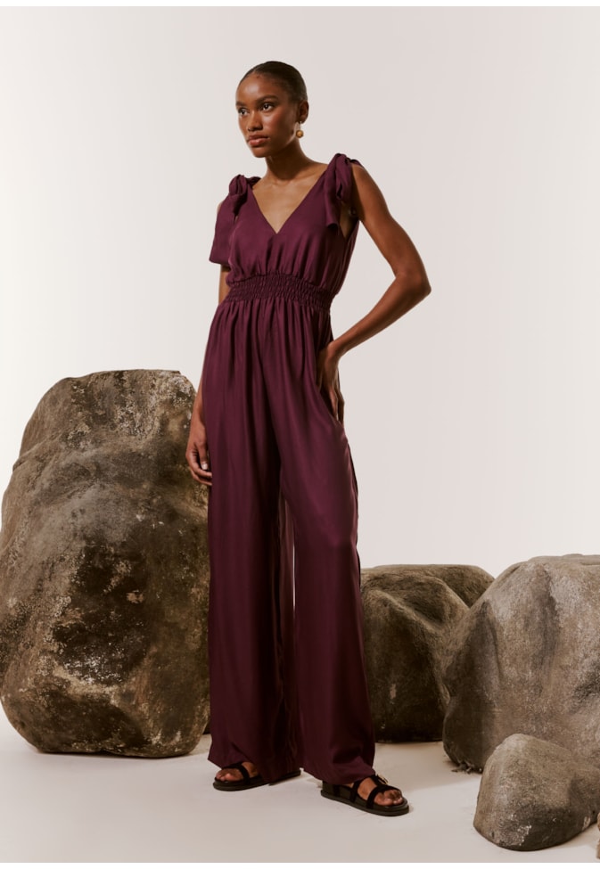 Macacão Decote Profundo