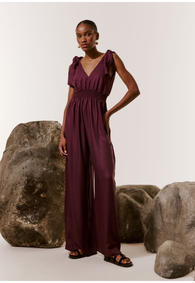 Macacão Decote Profundo