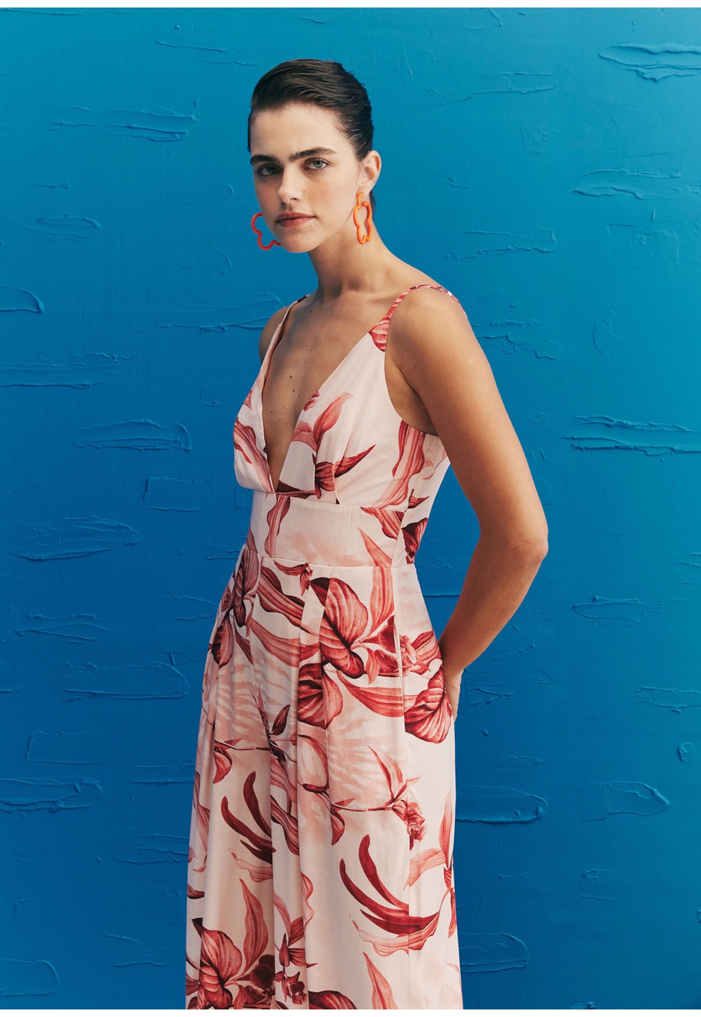 Macacão Decote Profundo Estampado Las Orquideas