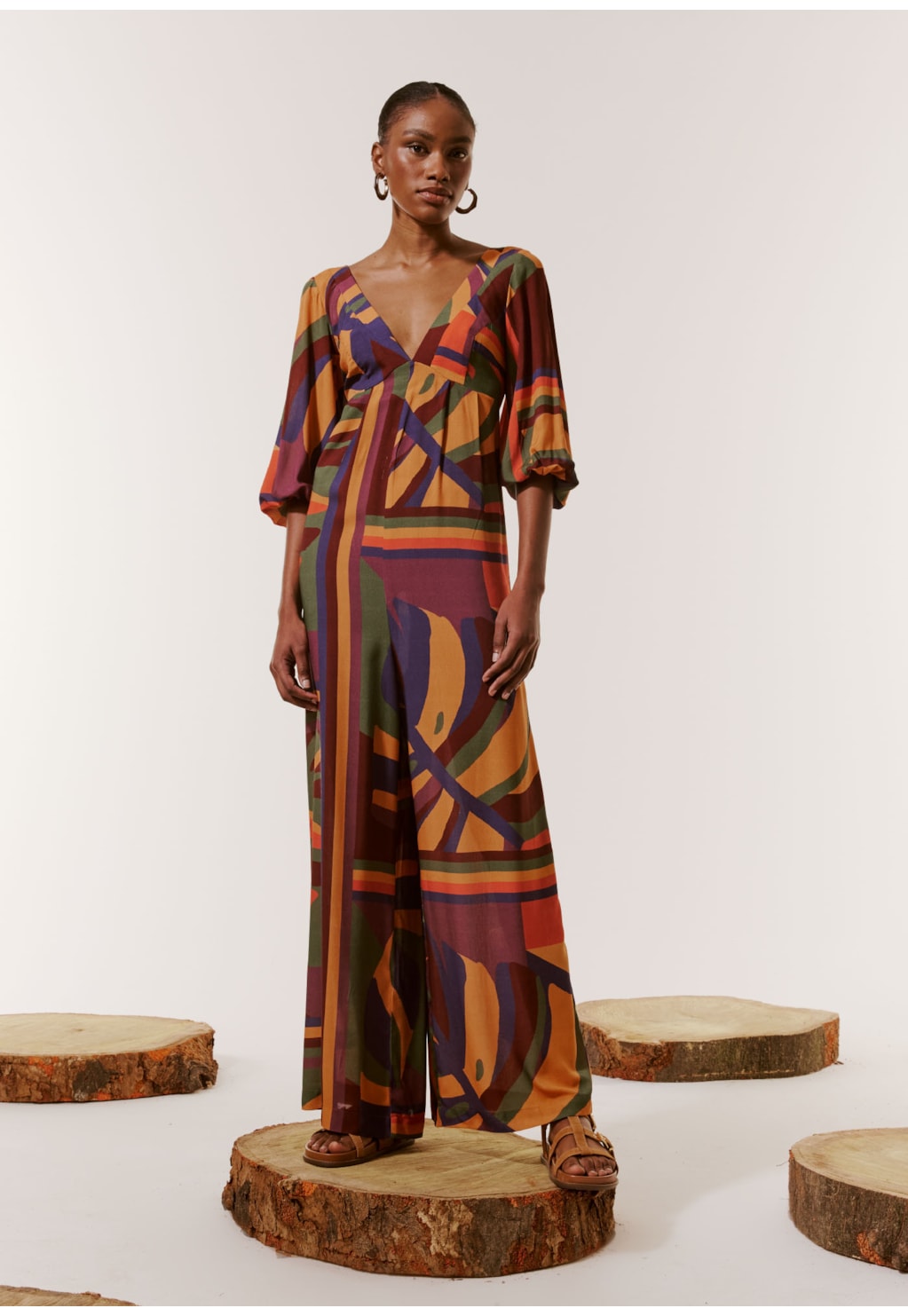 Macacão Decote V Estampado Monstera