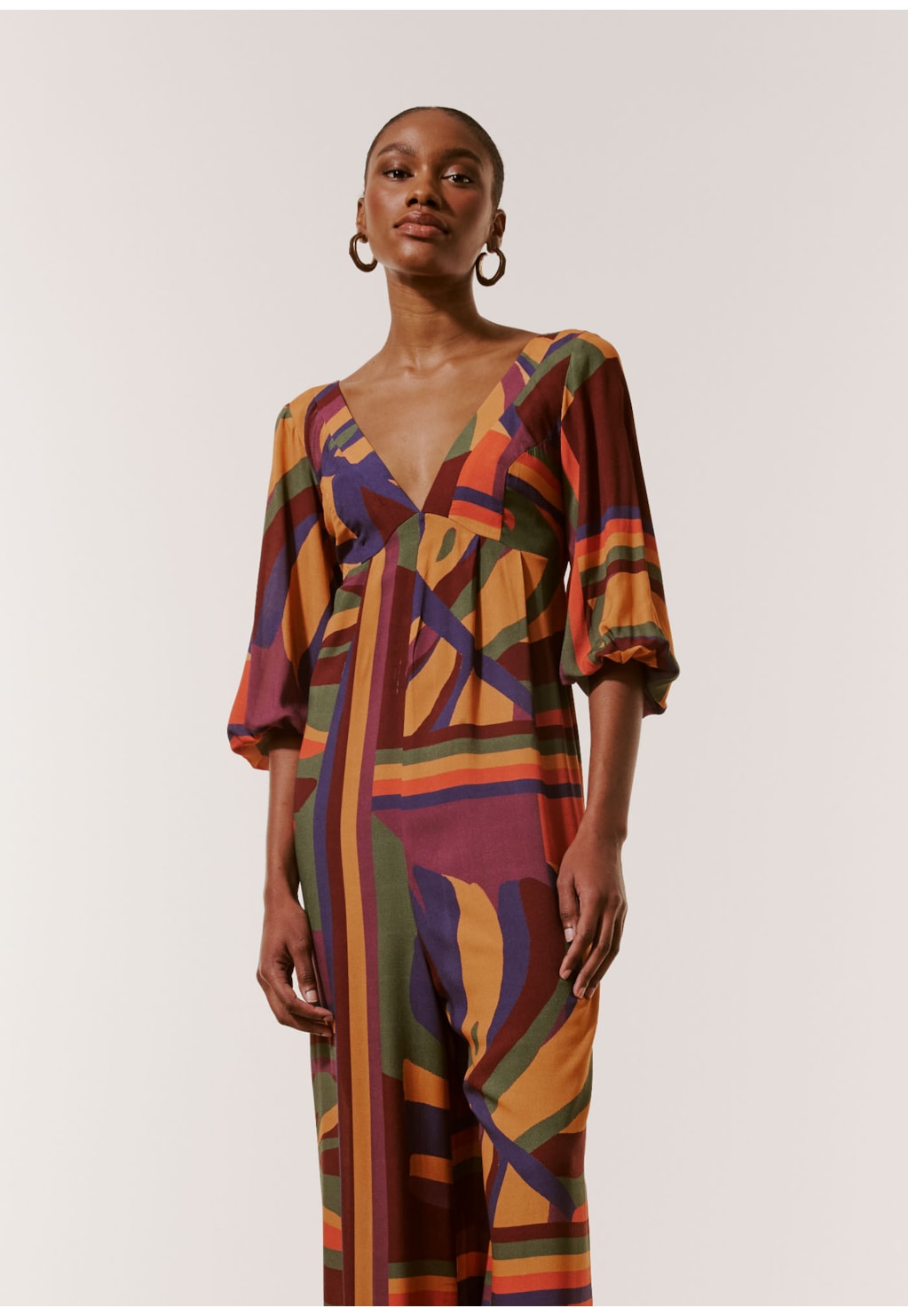 Macacão Decote V Estampado Monstera