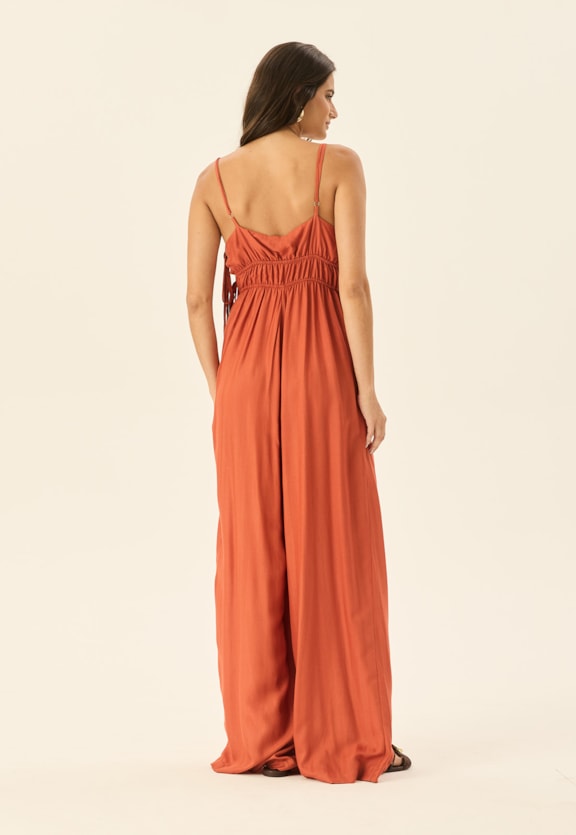 Macacão Decote V Túnel  Vista Traseira