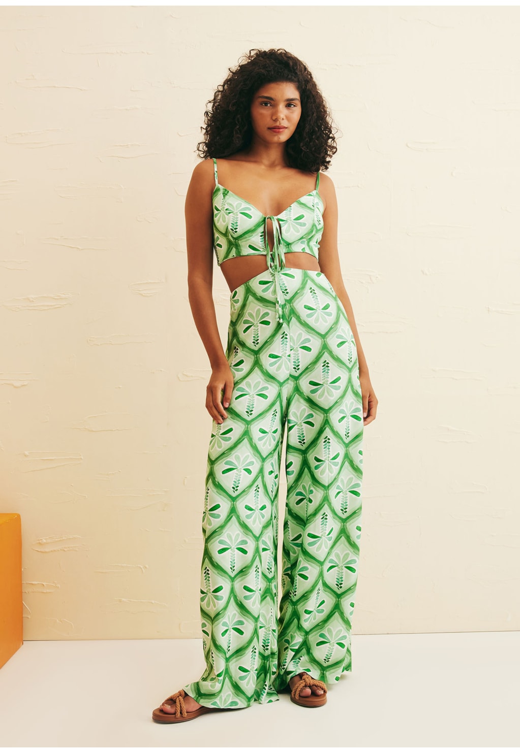 Macacão Detalhe Decote Frente Estampado Gunga