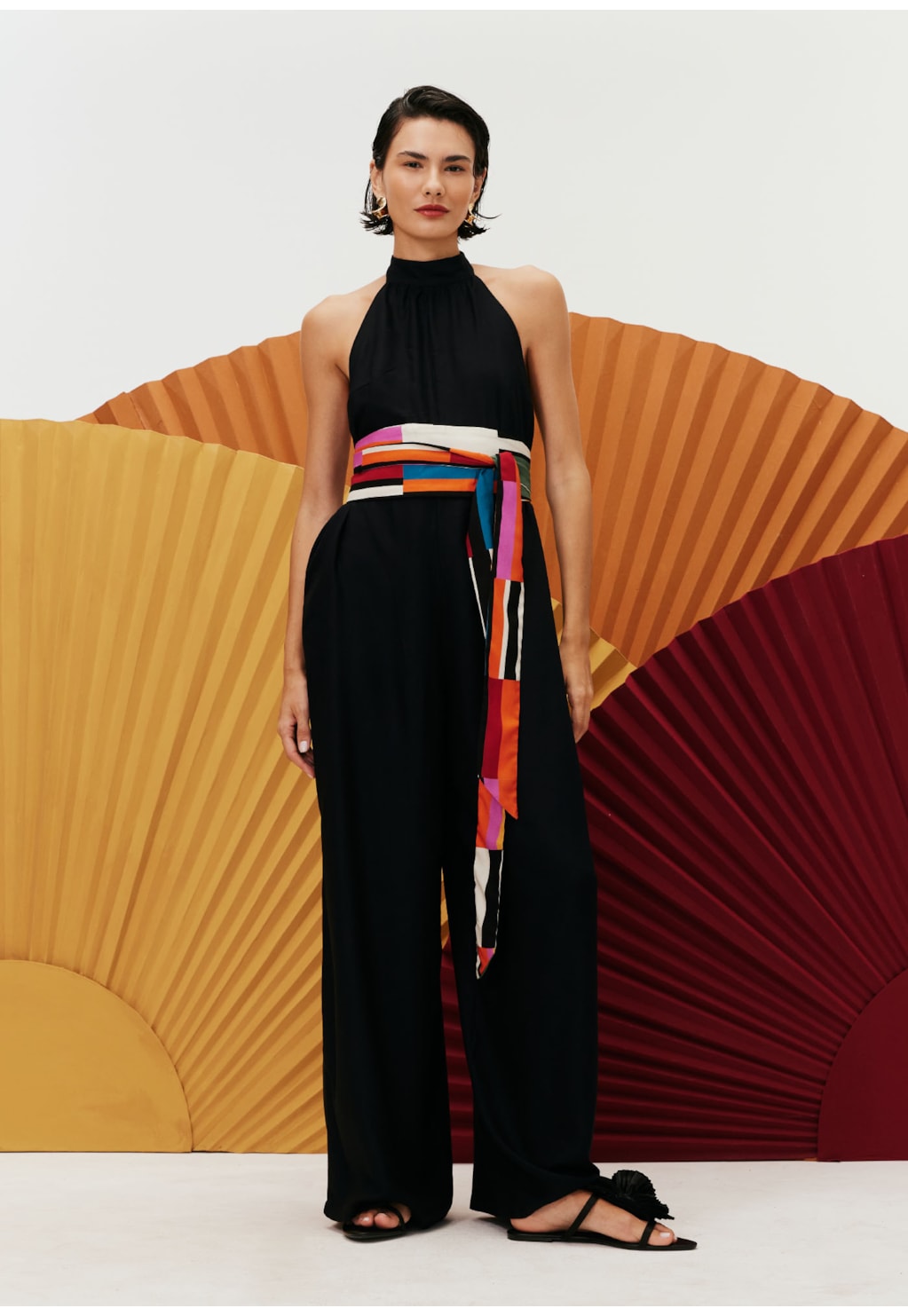 Macacão Gola Alta Costas Nua 