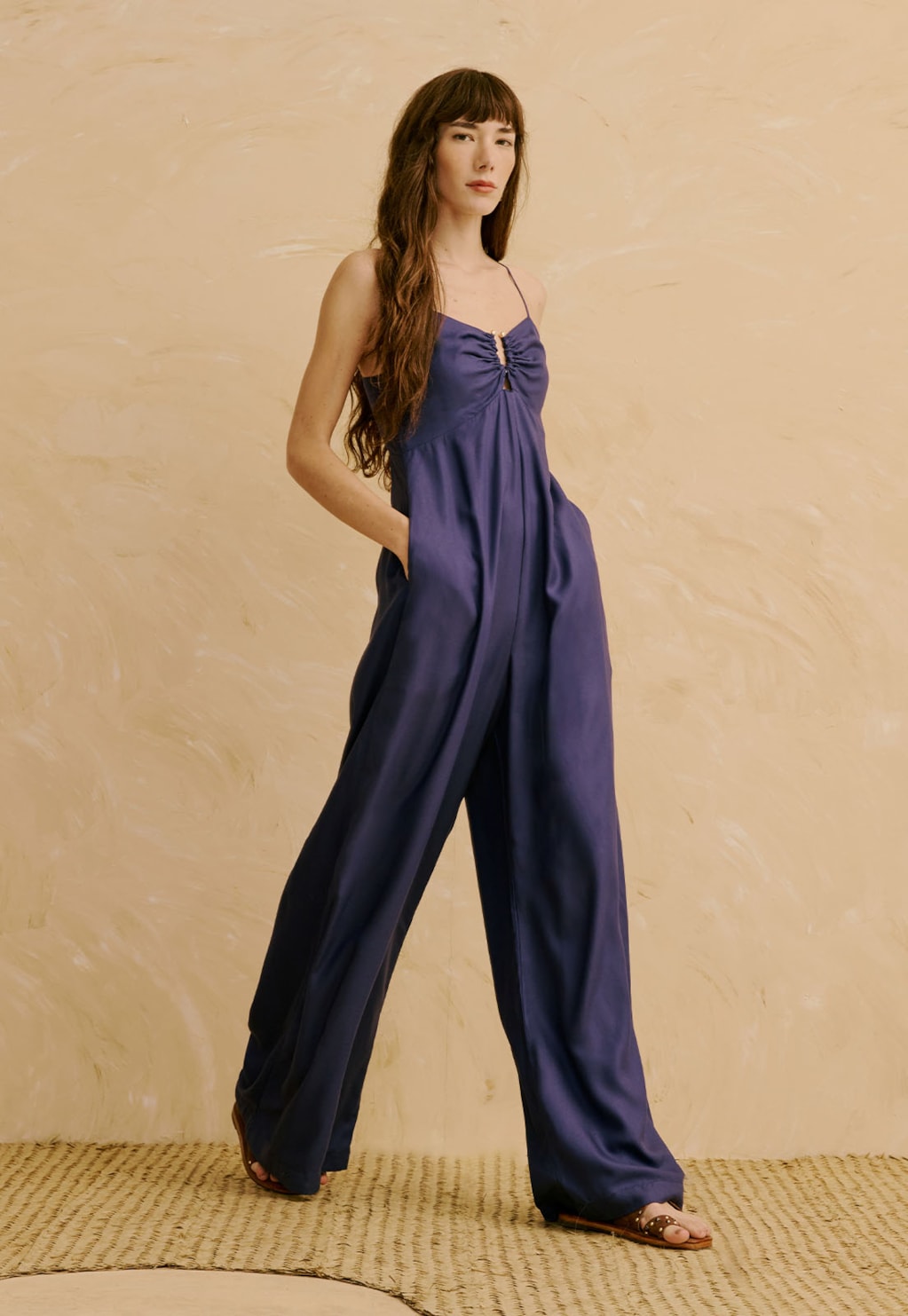 Macacão Liso com Detalhe de Argola no Busto  