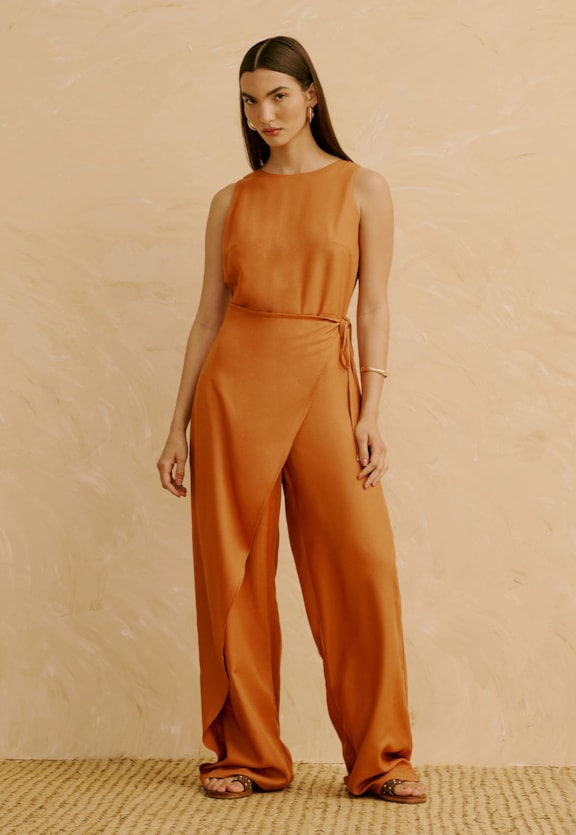 Macacão Liso com Transpasse na Calça Vista Frontal