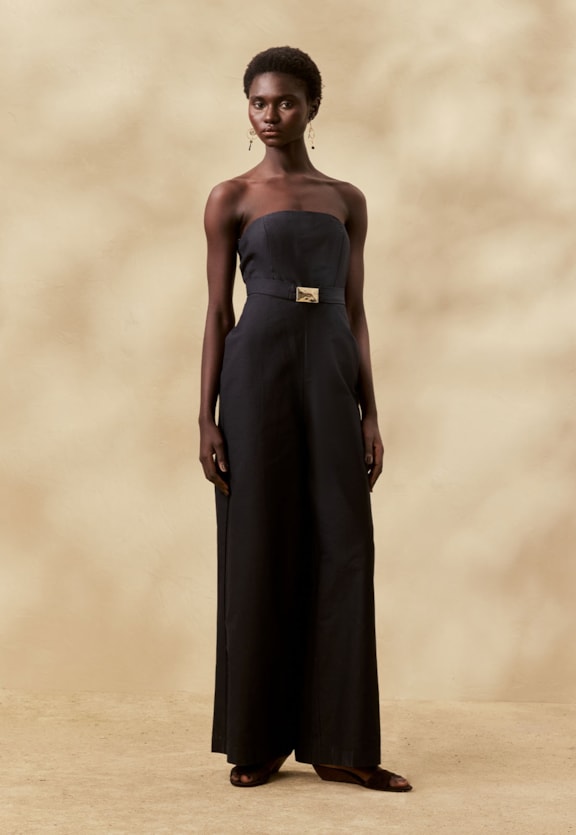 Macacão Liso Detalhe Fivela Vista Frontal