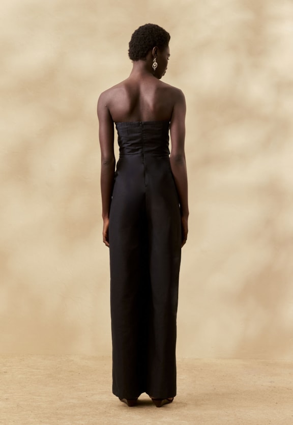 Macacão Liso Detalhe Fivela Vista Traseira