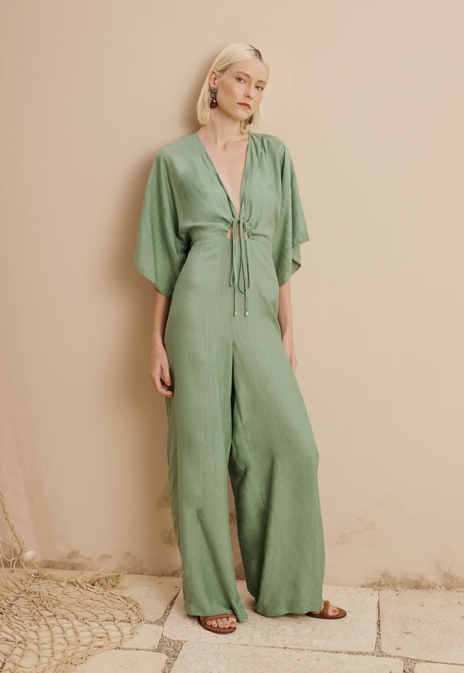 Macacão Mangas Recorte