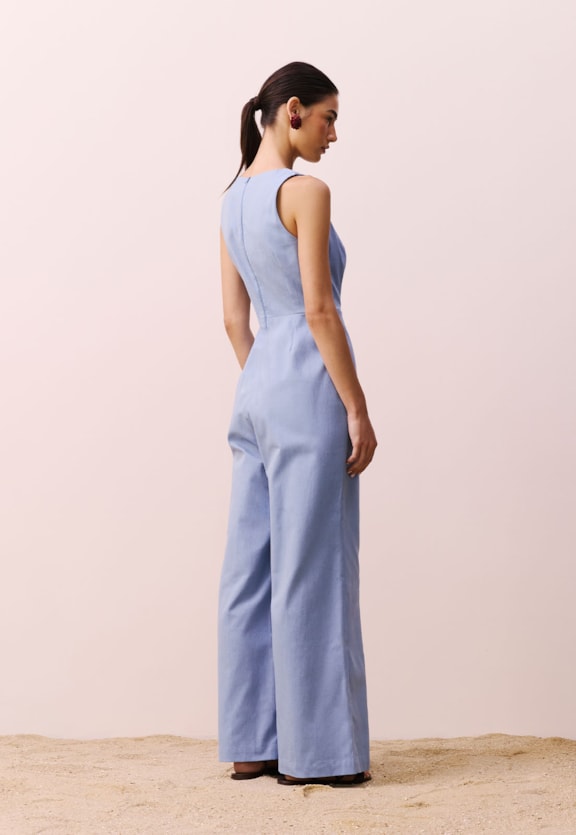 Macacão Nó Faixa Lateral Vista Traseira