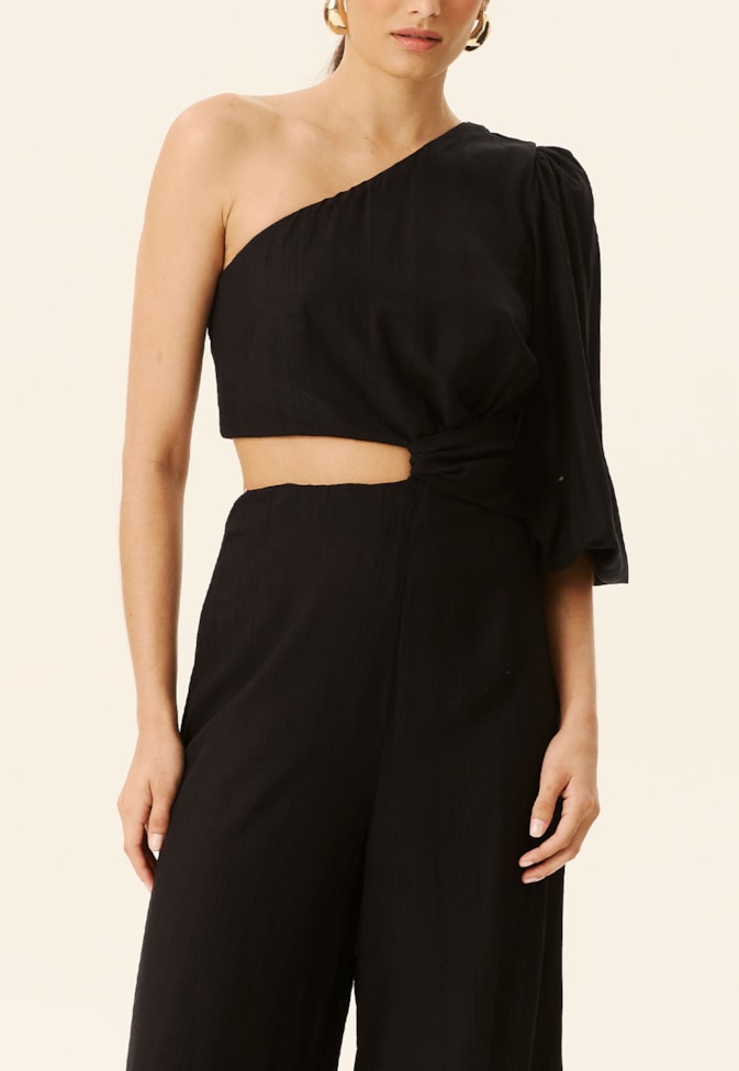 Macacão Ombro Só Detalhe Franzido Liso