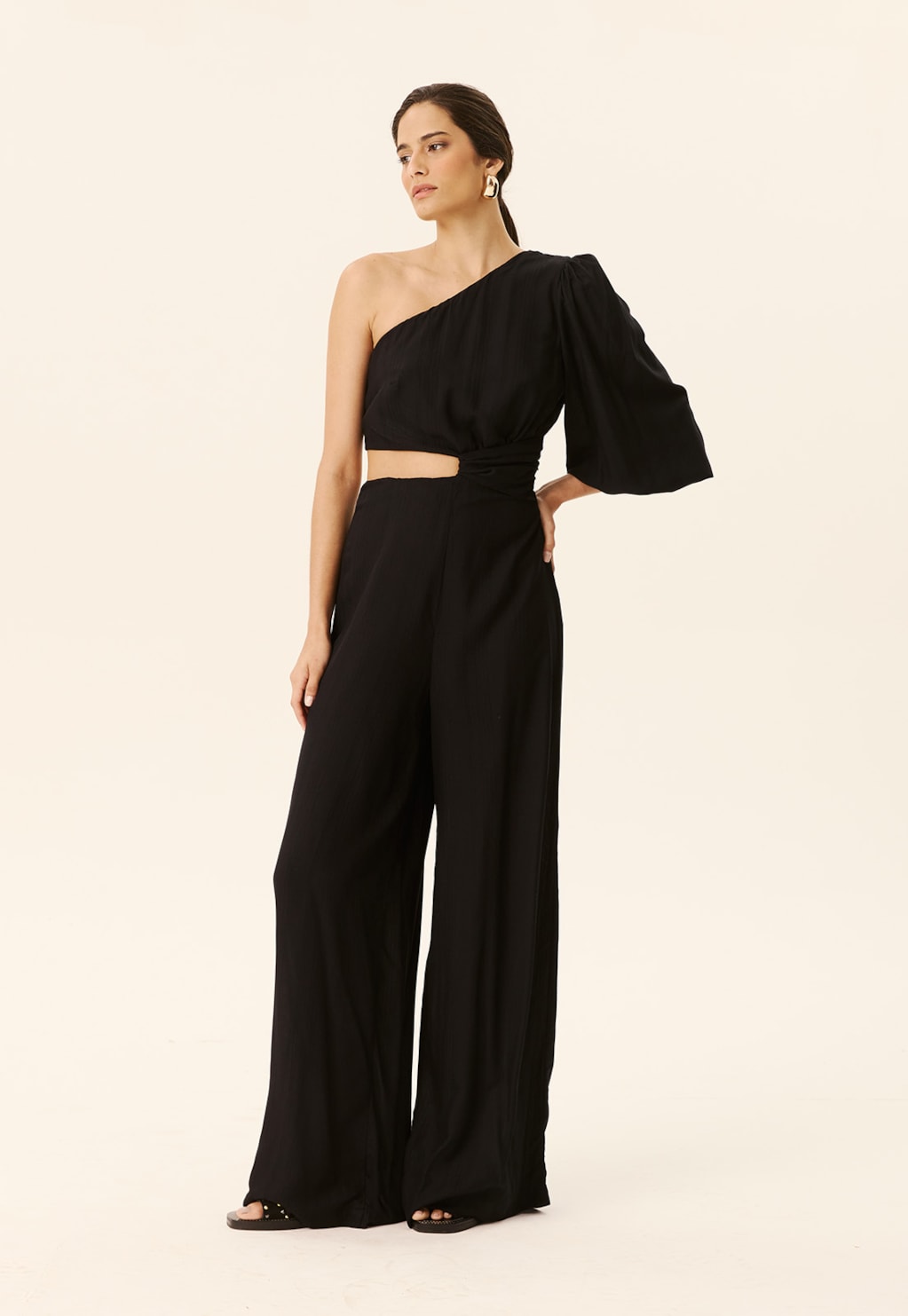 Macacão Ombro Só Detalhe Franzido Liso