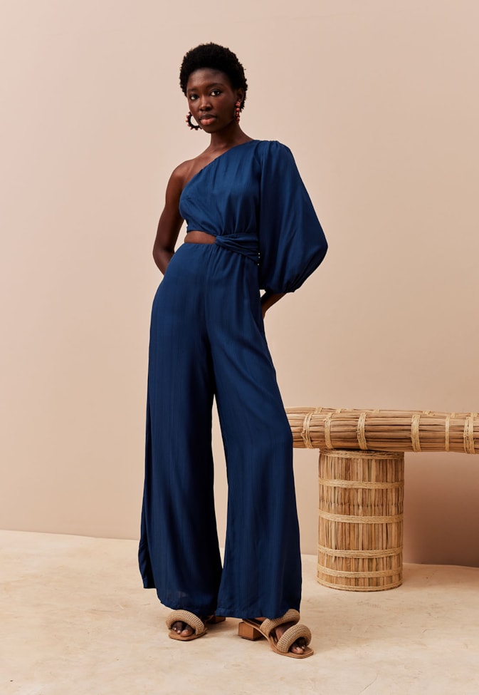 Macacão Ombro Só Detalhe Franzido Liso