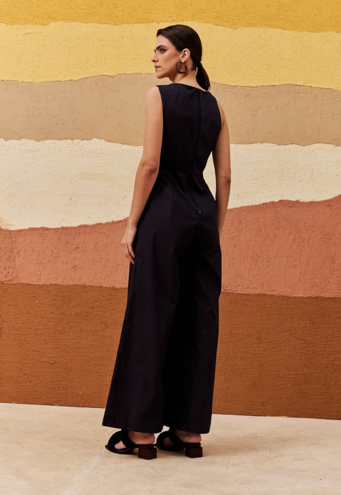 Macacão Recorte Assimétrico