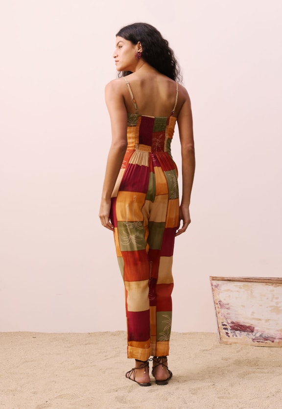 Macacão Torção Busto Estampado Encontro das Águas Vista Traseira