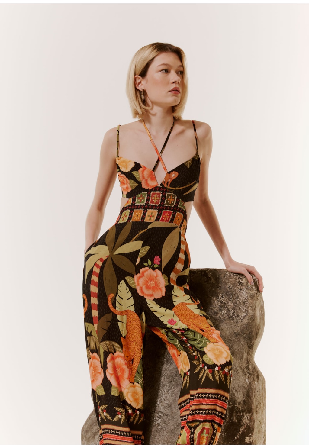 Macacão Vazado Estampado Pequi