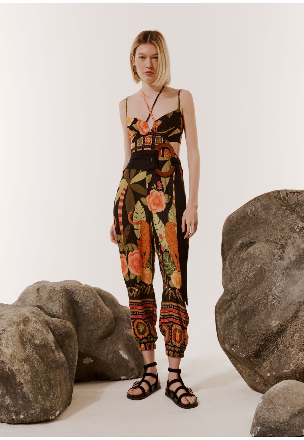 Macacão Vazado Estampado Pequi